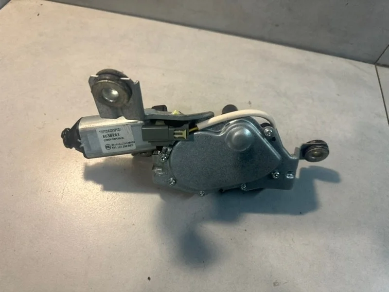 Моторчик стеклоочистителя задний Volvo XC90 8638163