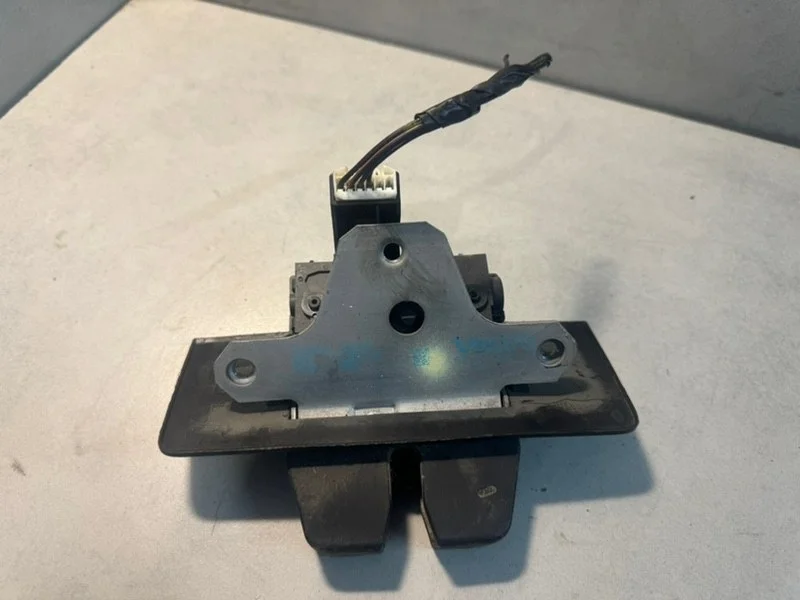 Замок багажника Volvo XC60 31276696