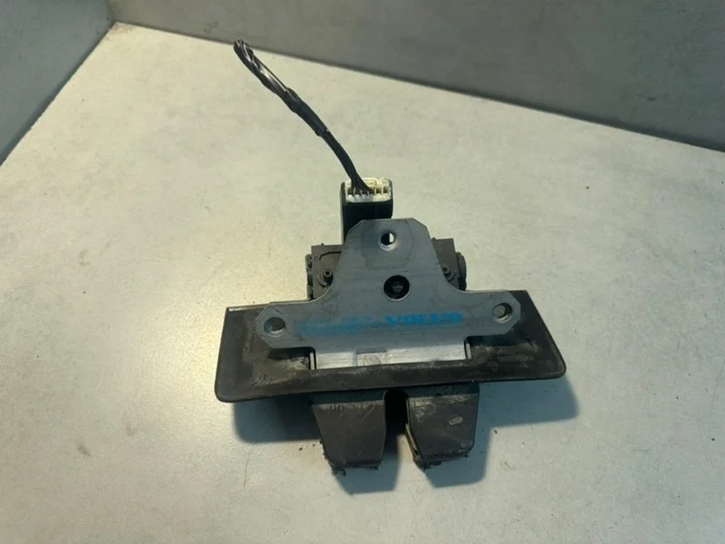 Замок багажника Volvo XC60 31276696