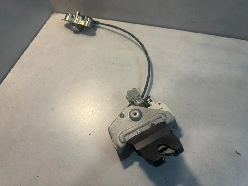 Замок багажника Volvo S60 31253048