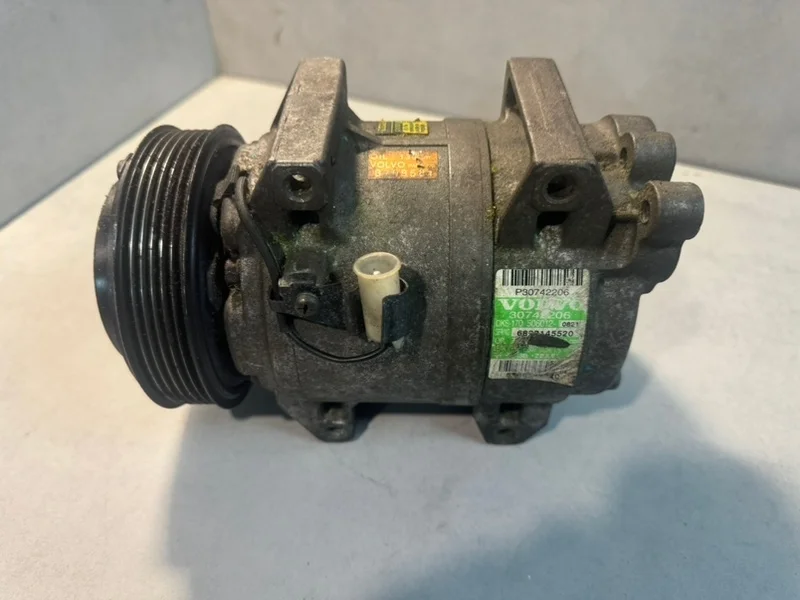 Компрессор кондиционера Volvo S60 30742206 B5244S