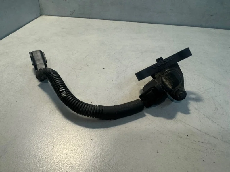 Датчик коленвала Volvo XC90 30637803 D5244T4