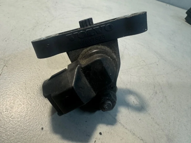 Датчик коленвала Volvo XC90 30637803 D5244T4