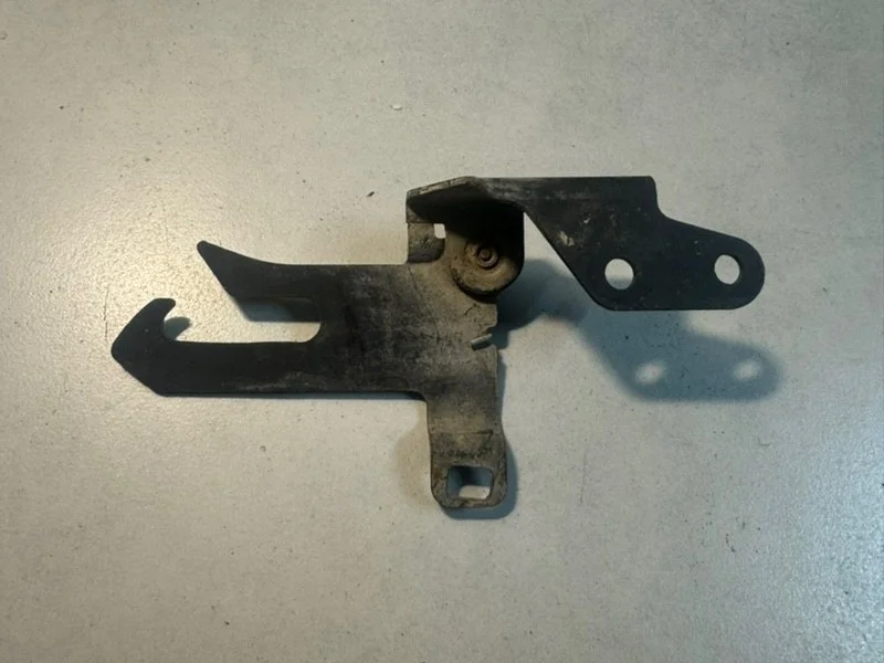 Крюк замка капота Volvo XC90 30763562