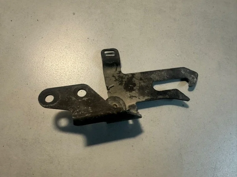 Крюк замка капота Volvo XC90 30763562