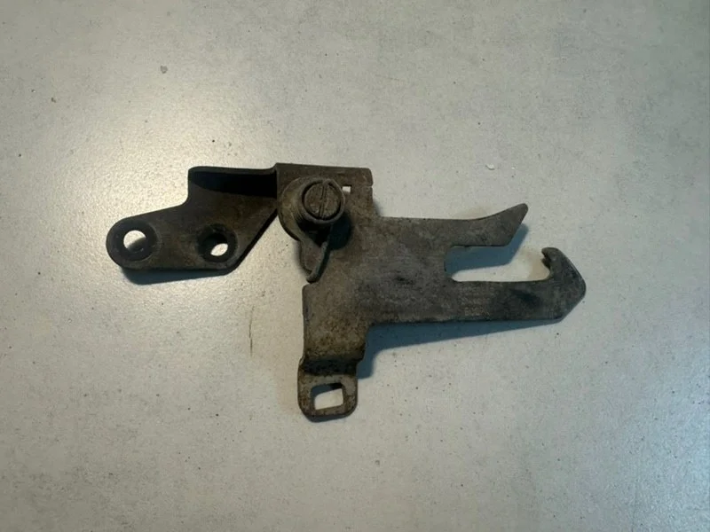 Крюк замка капота Volvo XC90 30763562