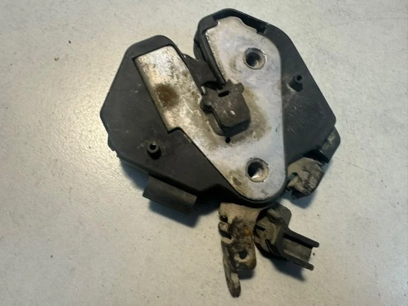 Замок капота Volvo XC90 31218474