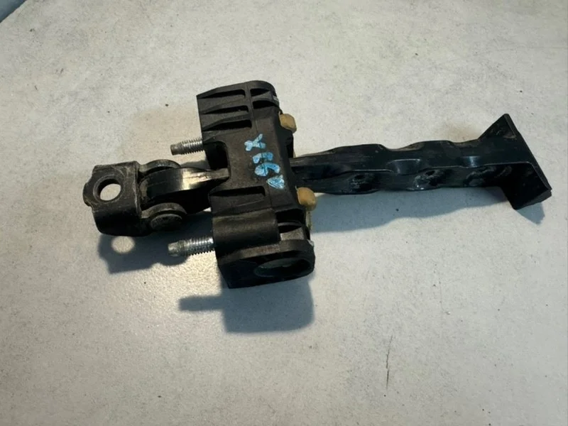 Ограничитель двери Volvo XC60 31217753, передний