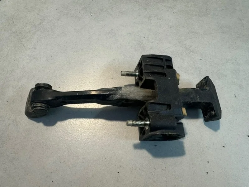 Ограничитель двери Volvo XC60 31217753, передний