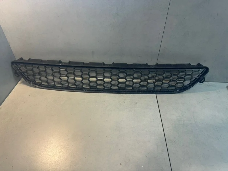 Решетка в бампер Volvo S60 30795021
