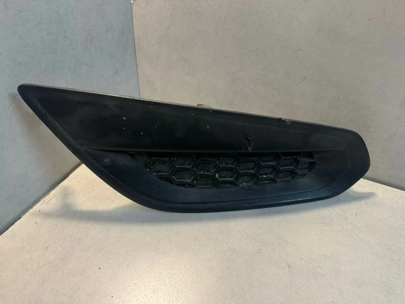 Решетка в бампер Volvo S60 31294130, правая