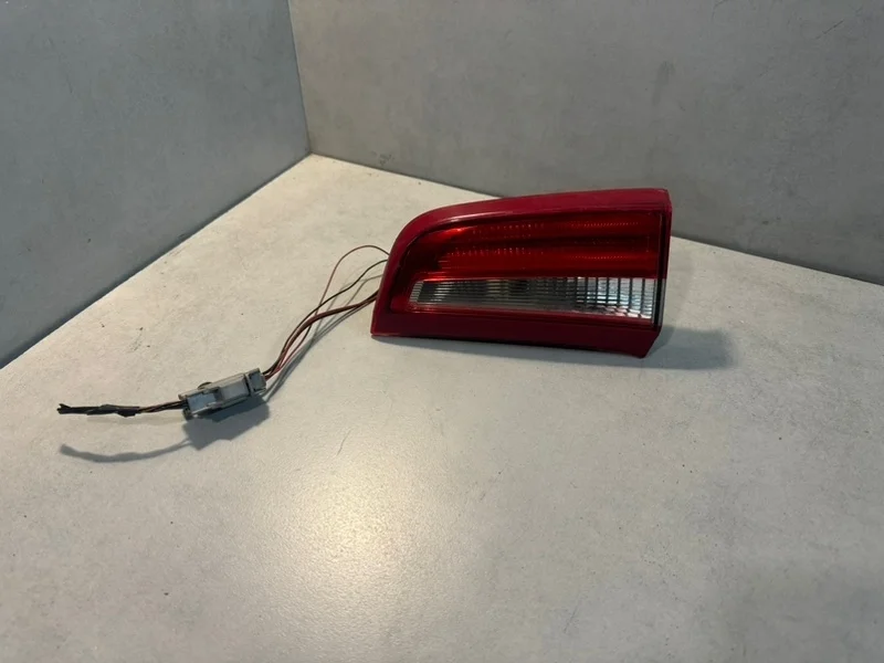 Фонарь задний правый Volvo S60 30796272