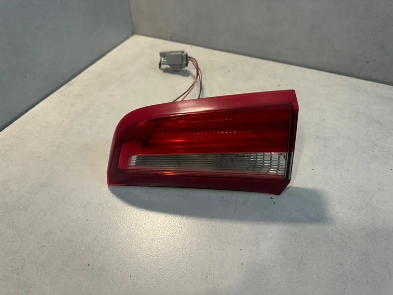 Фонарь задний правый Volvo S60 30796272