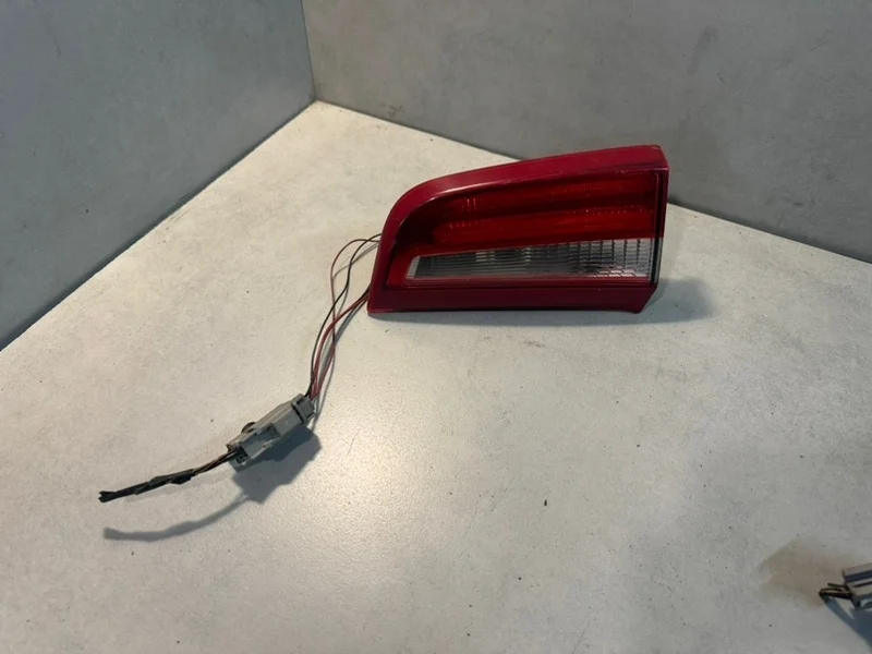 Фонарь задний правый Volvo S60 30796272