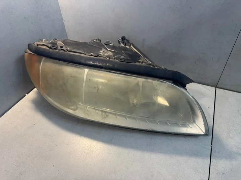 Фара галогеновая Volvo S80 31214352, правая