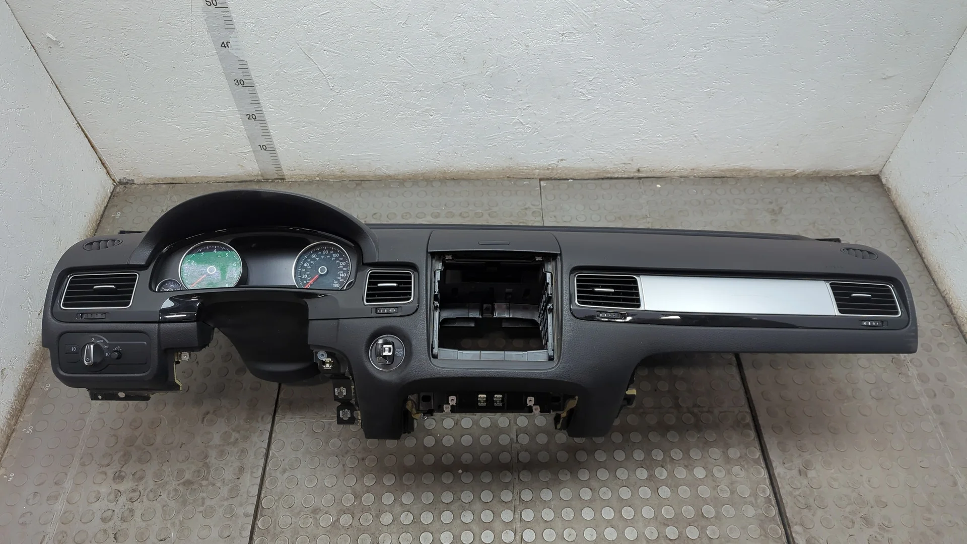 Панель передняя салона (торпедо) Volkswagen Touareg 2010-2014 Джип (5-дверный) КПП автомат 4х4 (АКПП) CGRA Бензин 3.6 л FSI