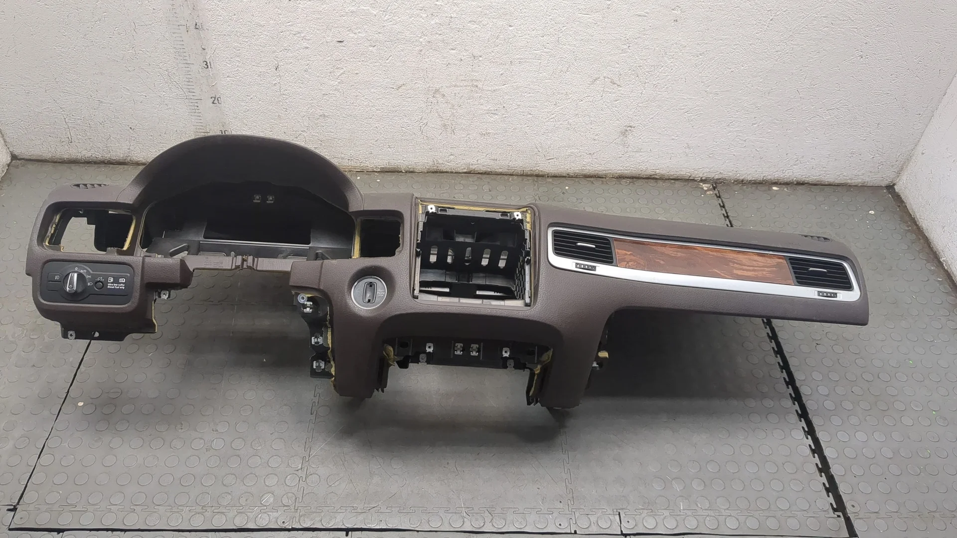 Панель передняя салона (торпедо) Volkswagen Touareg 2010-2014 Джип (5-дверный) КПП автомат 4х4 (АКПП) CATA Дизель 3 л TDI