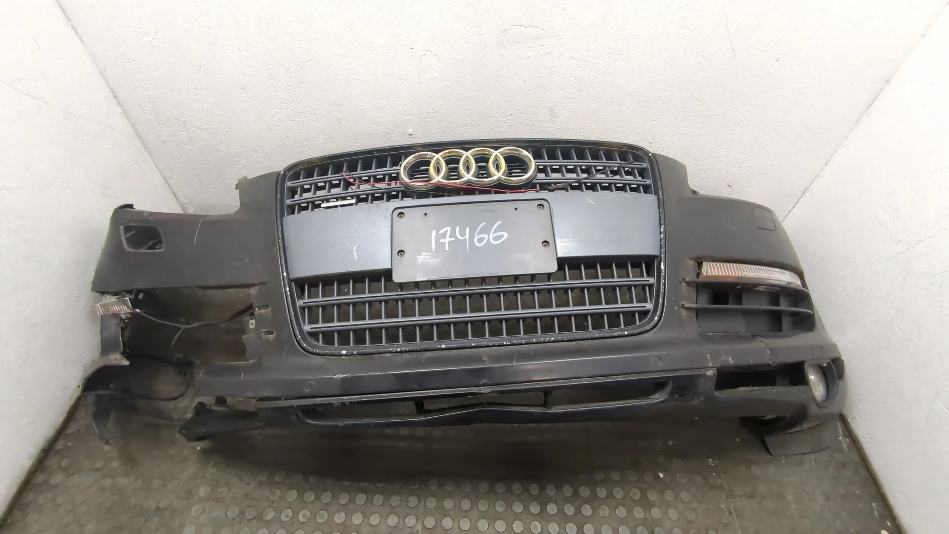 Бампер Audi Q7 2005-2015 Джип (5-дверный) КПП автомат 4х4 (АКПП) BAR Бензин 4.2 л FSI