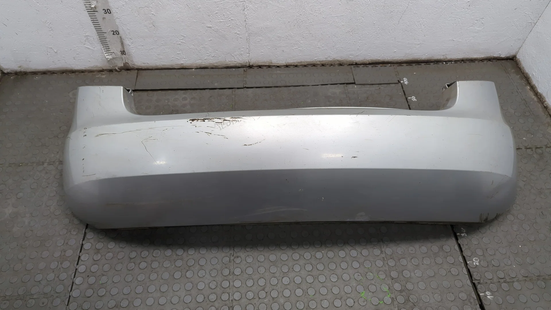 Бампер Skoda Fabia 2007-2014 Хэтчбэк 5 дв. КПП 5-ст.мех.(МКПП) BXW Бензин 1.4 л Инжектор