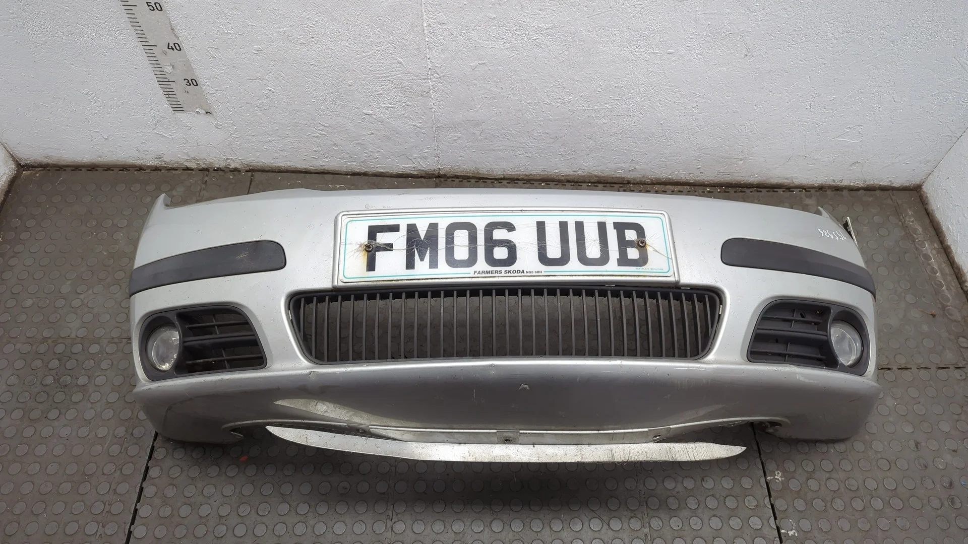 Бампер Skoda Fabia 1999-2007 Универсал КПП 5-ст.мех.(МКПП) BBZ Бензин 1.4 л Инжектор