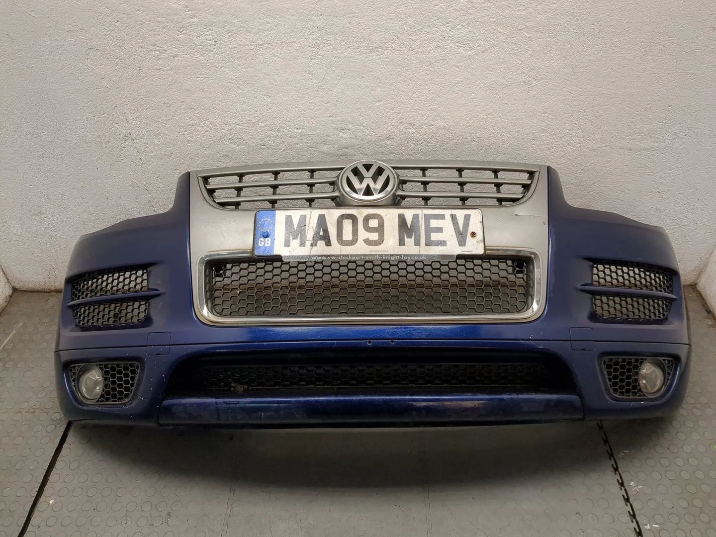 Бампер Volkswagen Touareg 2006-2010 Джип (5-дверный) КПП автомат 4х4 (АКПП) BPE Дизель 2.5 л TDI