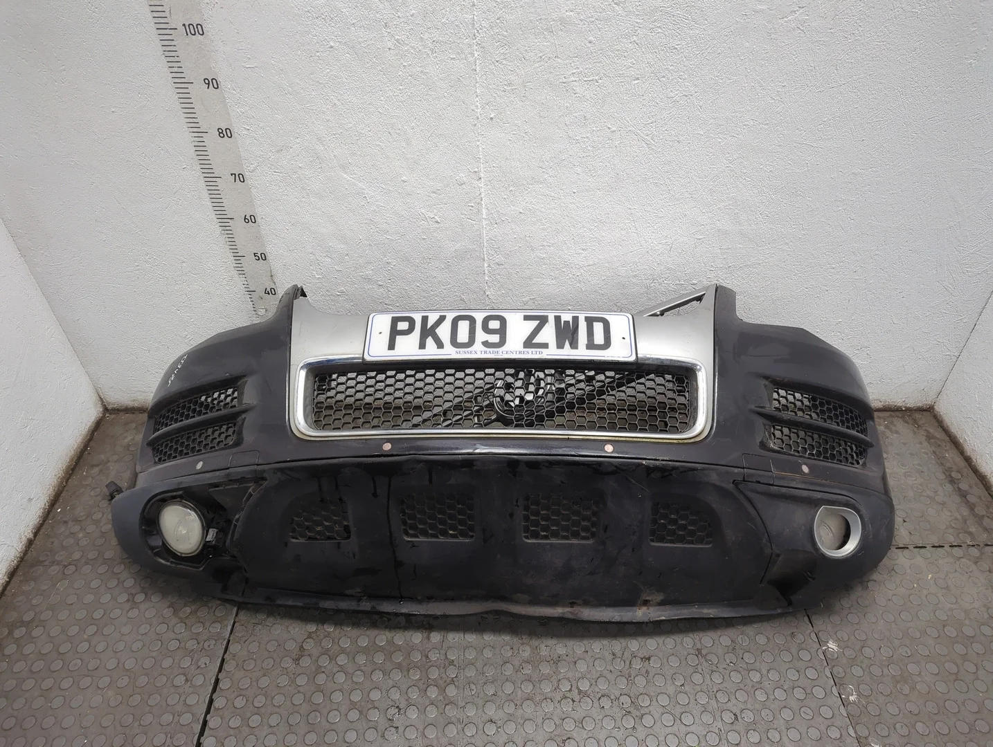 Бампер Volkswagen Touareg 2006-2010 Джип (5-дверный) КПП автомат 4х4 (АКПП) BPE Дизель 2.5 л TDI