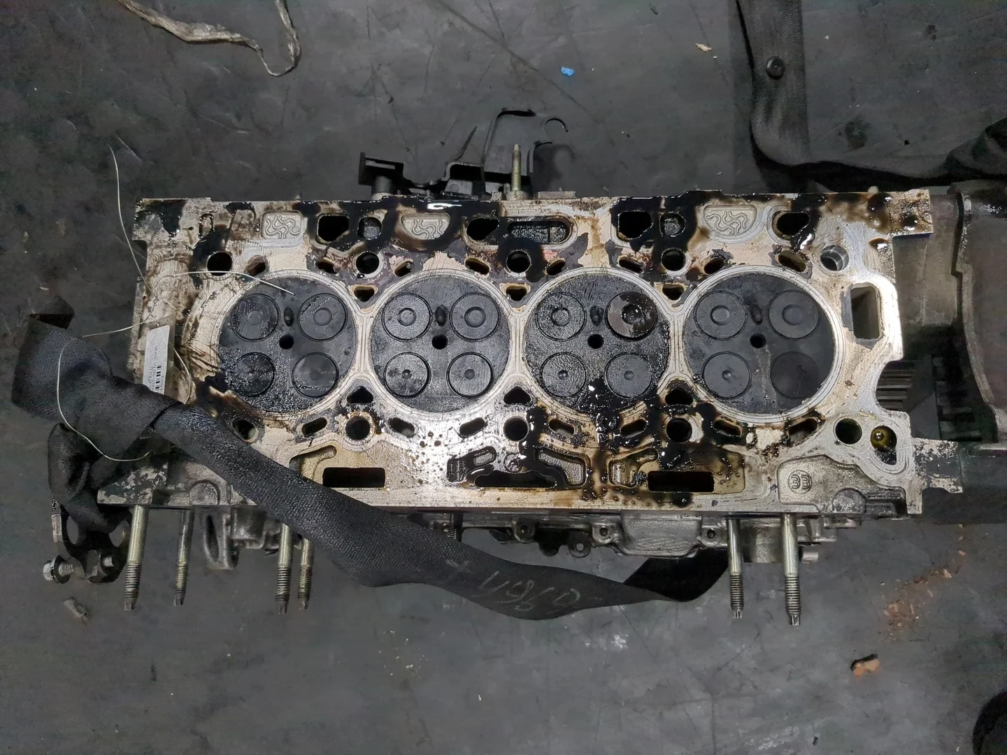 Головка блока (ГБЦ) Ford C-Max 2002-2010 Минивэн КПП 5-ст.мех.(МКПП) G8DA, G8DB, G8DD Дизель 1.6 л TDCI