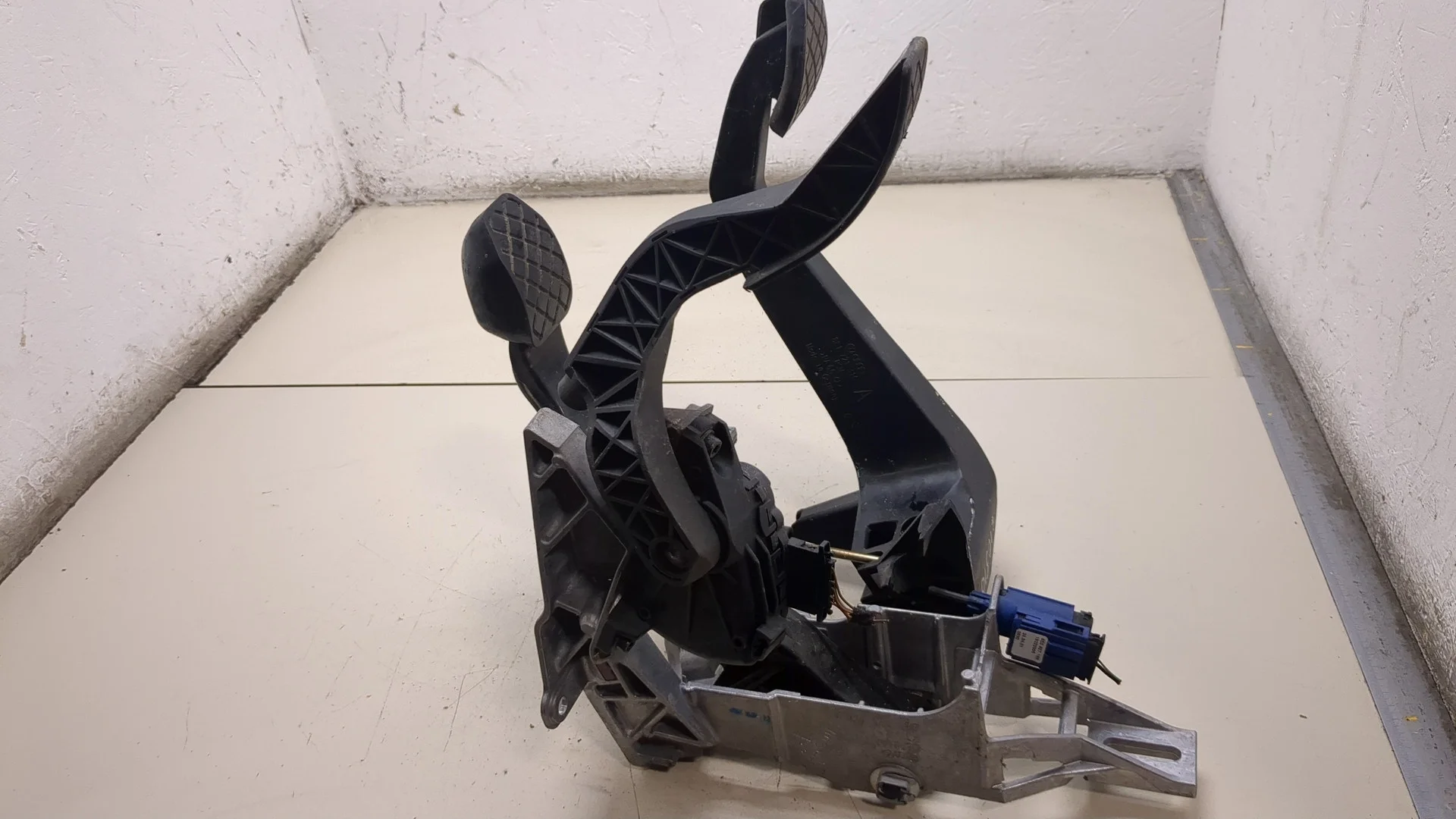 Узел педальный (блок педалей) Audi A4 (B6) 2000-2006 Седан КПП 5-ст.мех.(МКПП) ALZ Бензин 1.6 л Инжектор