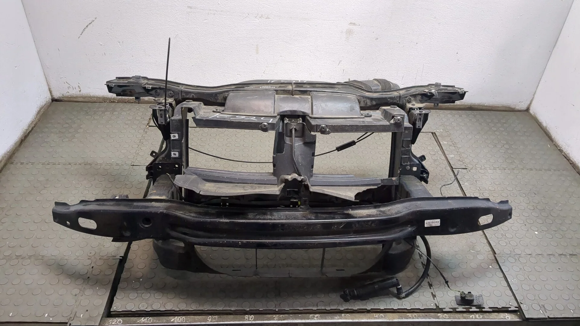 Рамка передняя (телевизор) BMW X1 (E84) 2009-2015 Джип (5-дверный) КПП автомат 4х4 (АКПП) N20B20A Бензин 2 л Турбо-инжектор