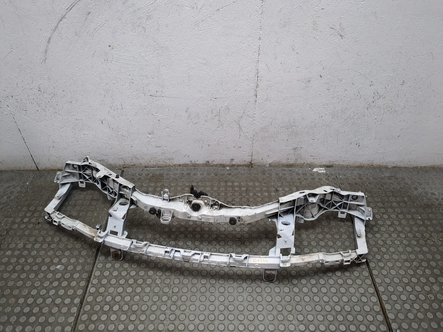 Рамка передняя (телевизор) Ford Focus 2 2008-2011 Универсал КПП 6-ст.мех.(МКПП) G6DA, G6DB, G6DD Дизель 2 л TDCI