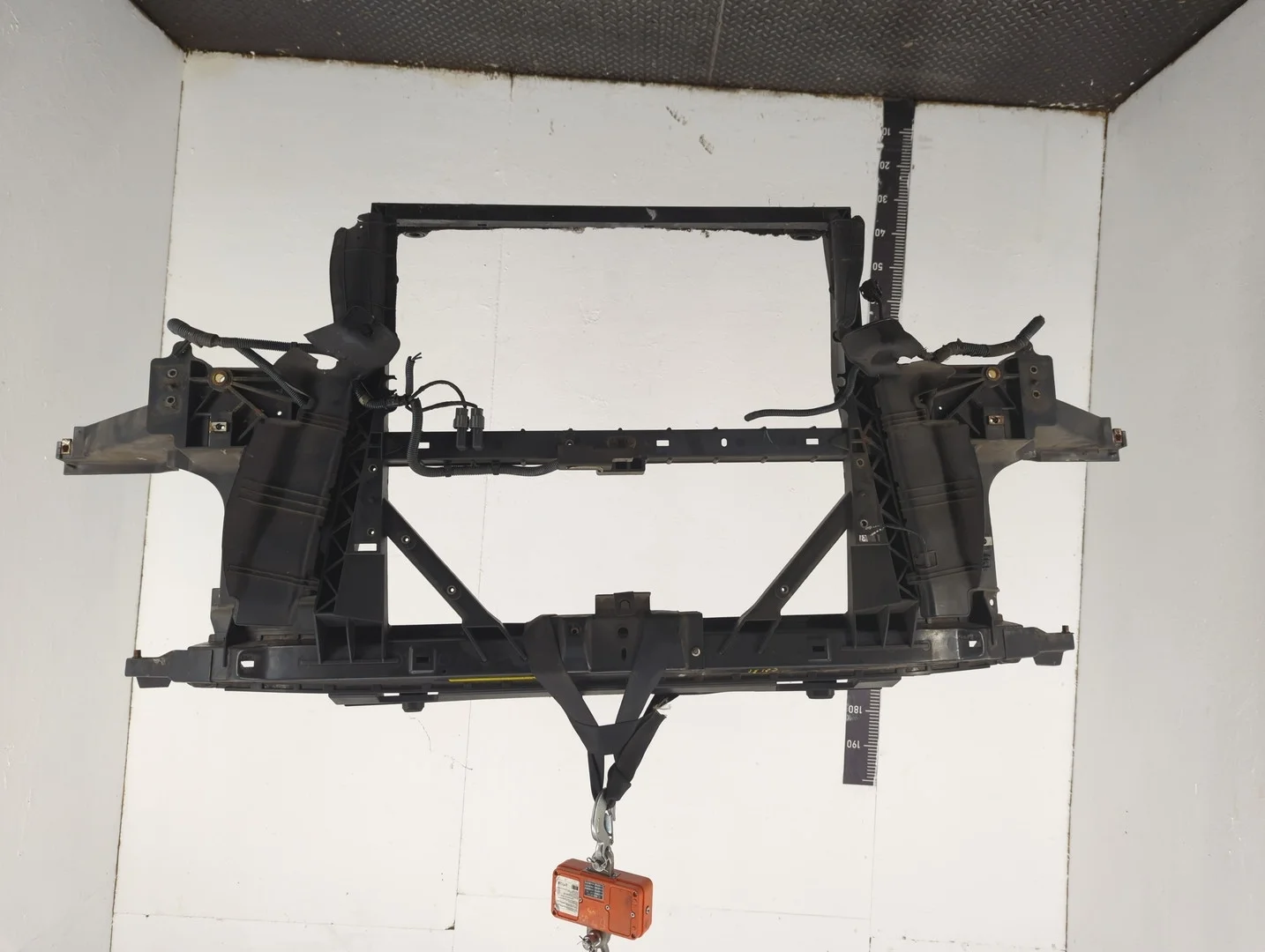 Рамка передняя (телевизор) Infiniti QX56 2004-2010 Джип (5-дверный) КПП автомат 4х4 (АКПП) VK56DE Бензин 5.6 л Инжектор