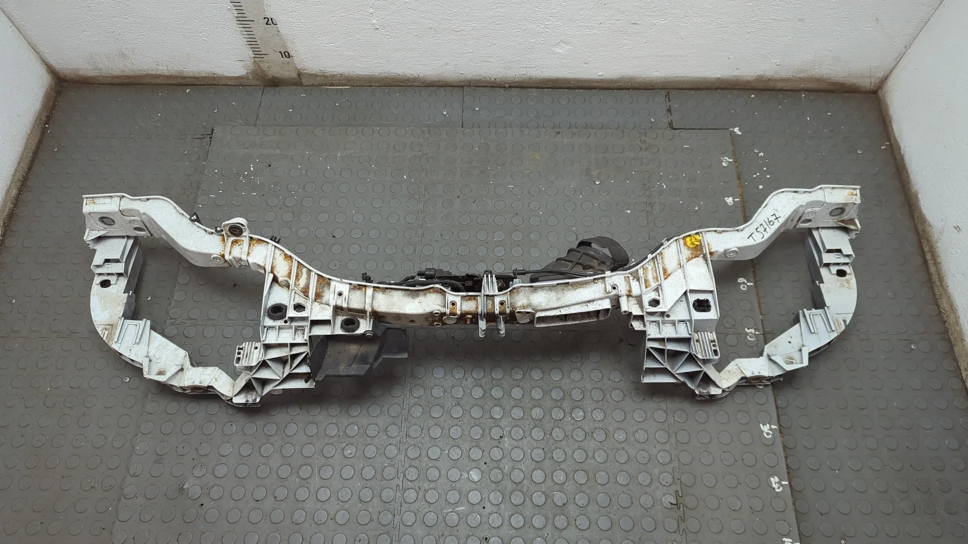 Рамка передняя (телевизор) Ford Focus 3 2011-2015 Хэтчбэк 5 дв. КПП 6-ст.мех.(МКПП) M1DA Бензин 1 л