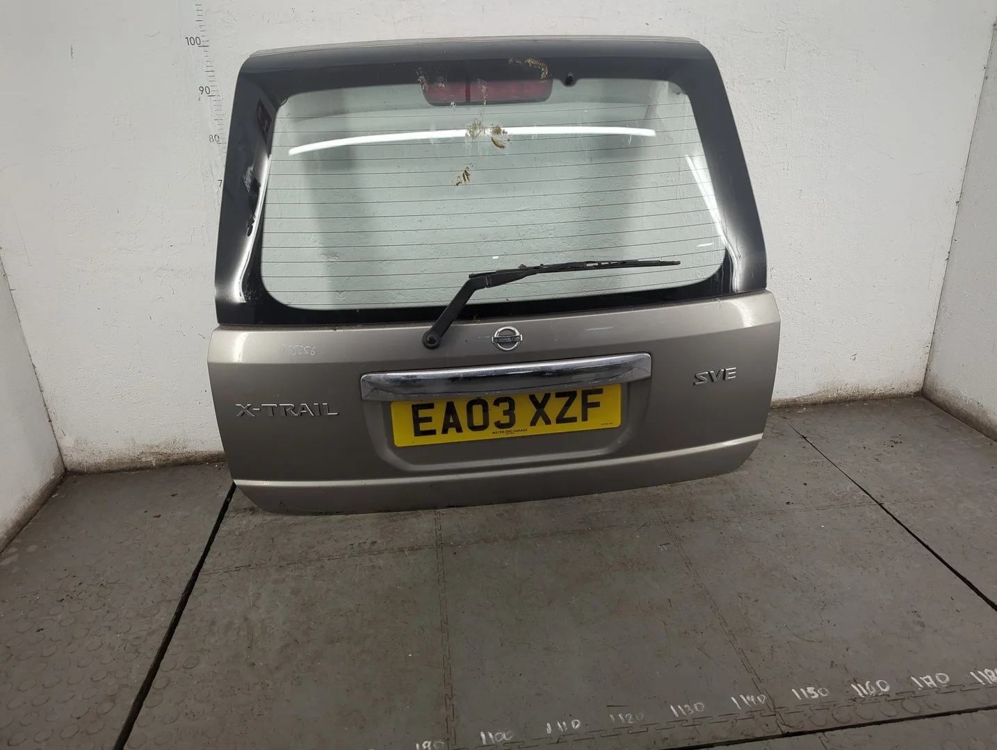 Крышка (дверь) багажника Nissan X-Trail (T30) 2001-2007 Джип (5-дверный) КПП 5-ст.мех 4х4 (МКПП) QR25DE Бензин 2.5 л Инжектор