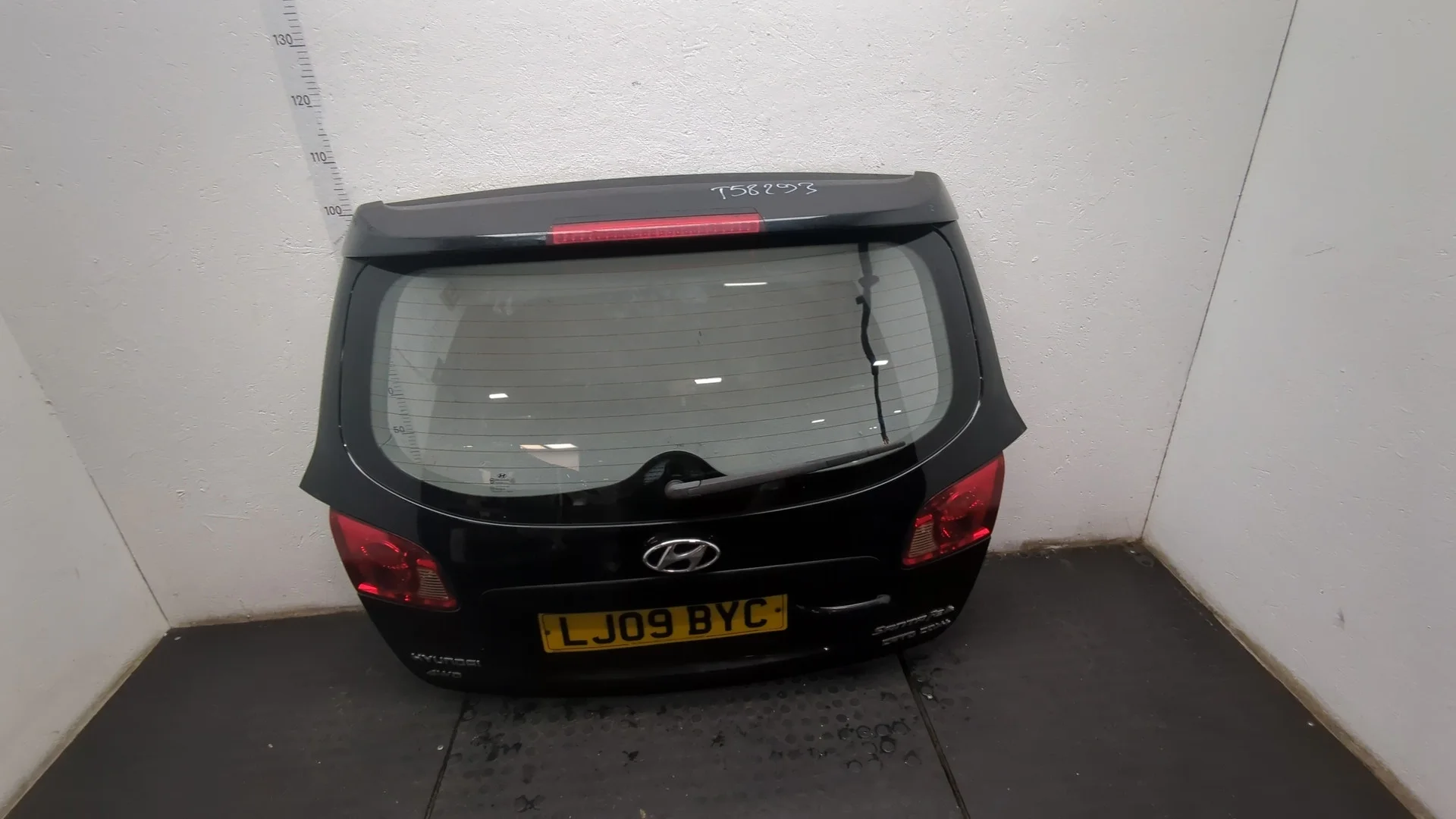 Крышка (дверь) багажника Hyundai Santa Fe 2005-2012 Джип (5-дверный) КПП 5-ст.мех 4х4 (МКПП) G4JS-G Дизель 2.4 л