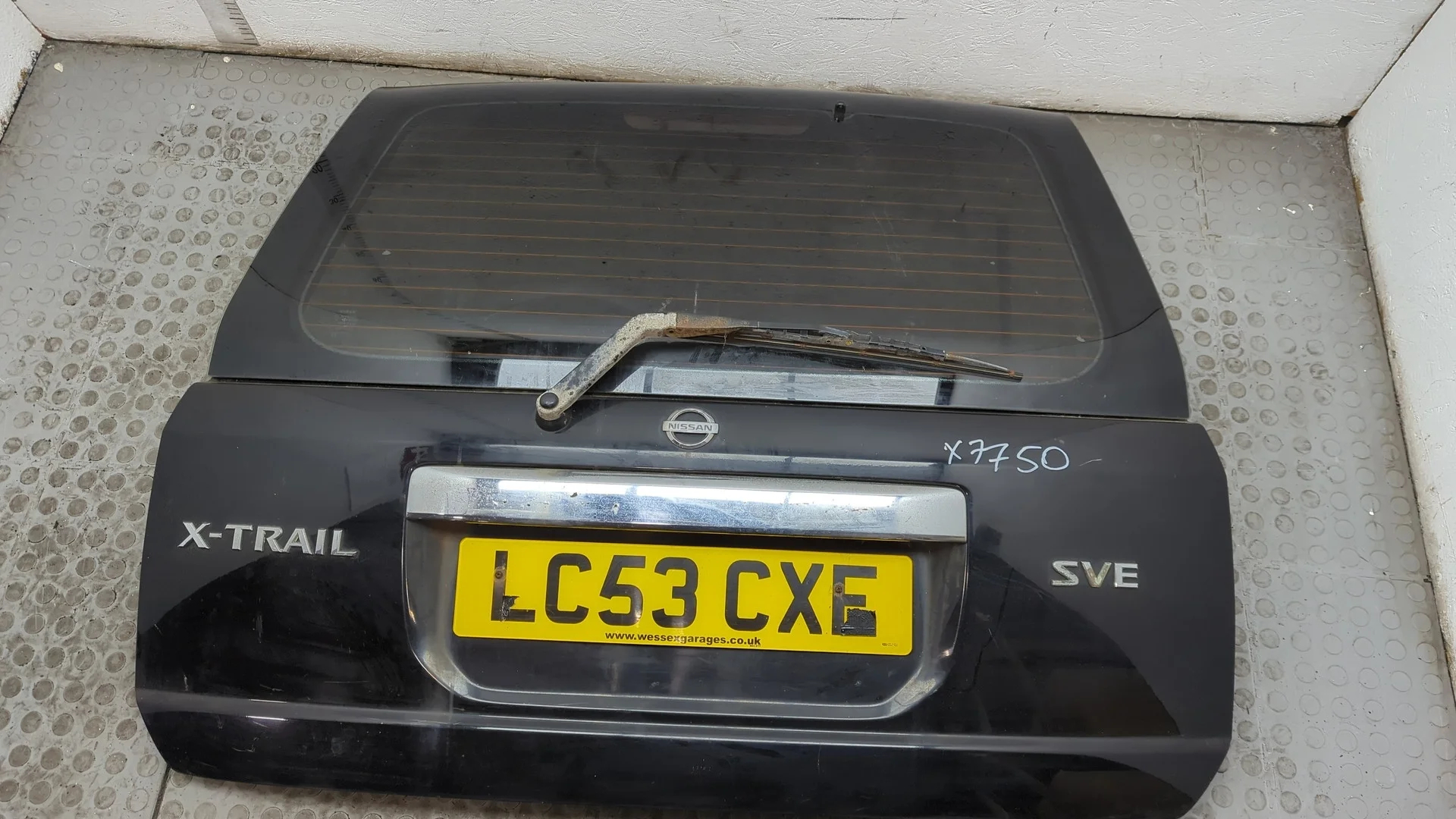 Крышка (дверь) багажника Nissan X-Trail (T30) 2001-2007 Джип (5-дверный) КПП автомат 4х4 (АКПП) QR25DE Бензин 2.5 л