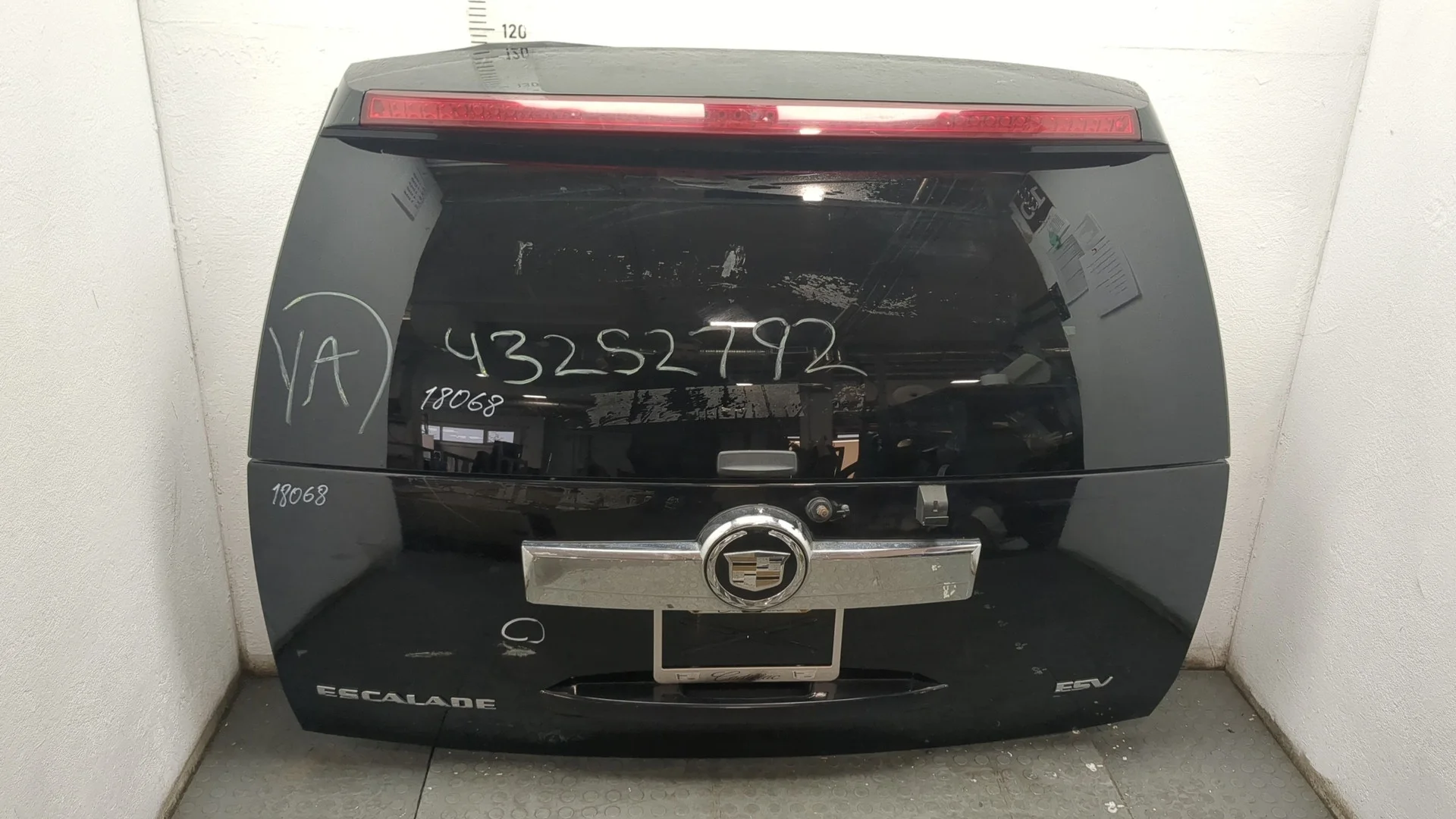 Крышка (дверь) багажника Cadillac Escalade 3 2006-2014 Джип (5-дверный) КПП автомат 4х4 (АКПП) L92 Бензин 6.2 л Инжектор