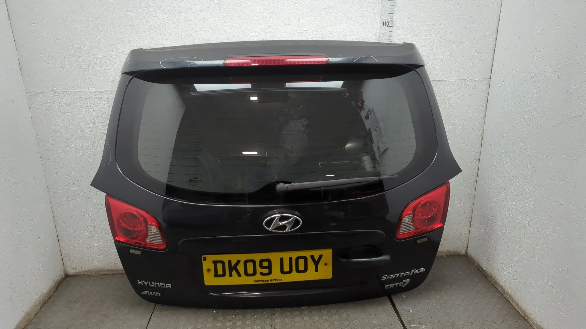 Крышка (дверь) багажника Hyundai Santa Fe 2005-2012 Джип (5-дверный) КПП 5-ст.мех 4х4 (МКПП) D4EB Дизель 2.2 л CRDi