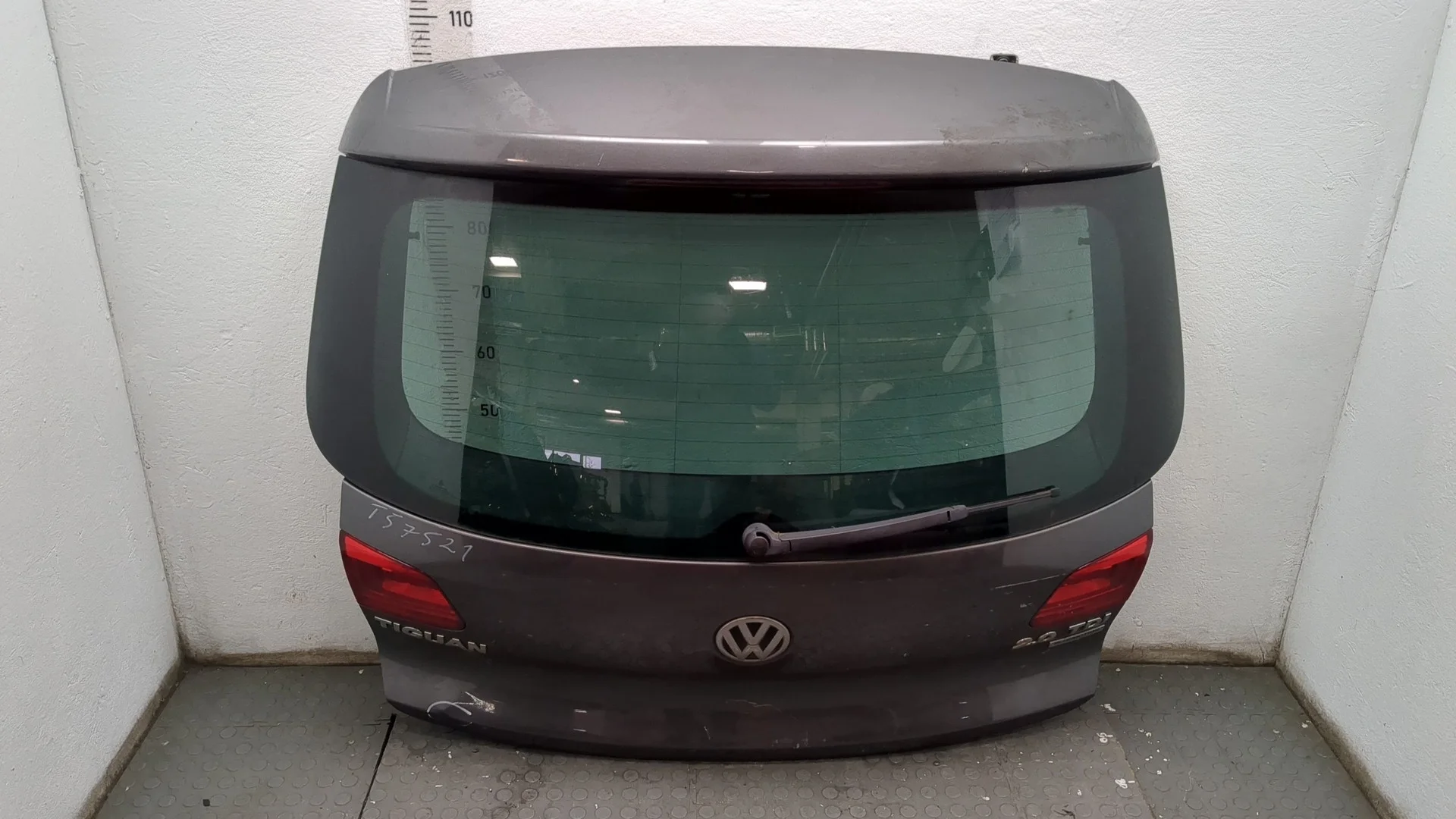 Крышка (дверь) багажника Volkswagen Tiguan 2011-2018 Джип (5-дверный) КПП 6-ст.мех 4х4 (МКПП) CFFB Дизель 2 л TDI