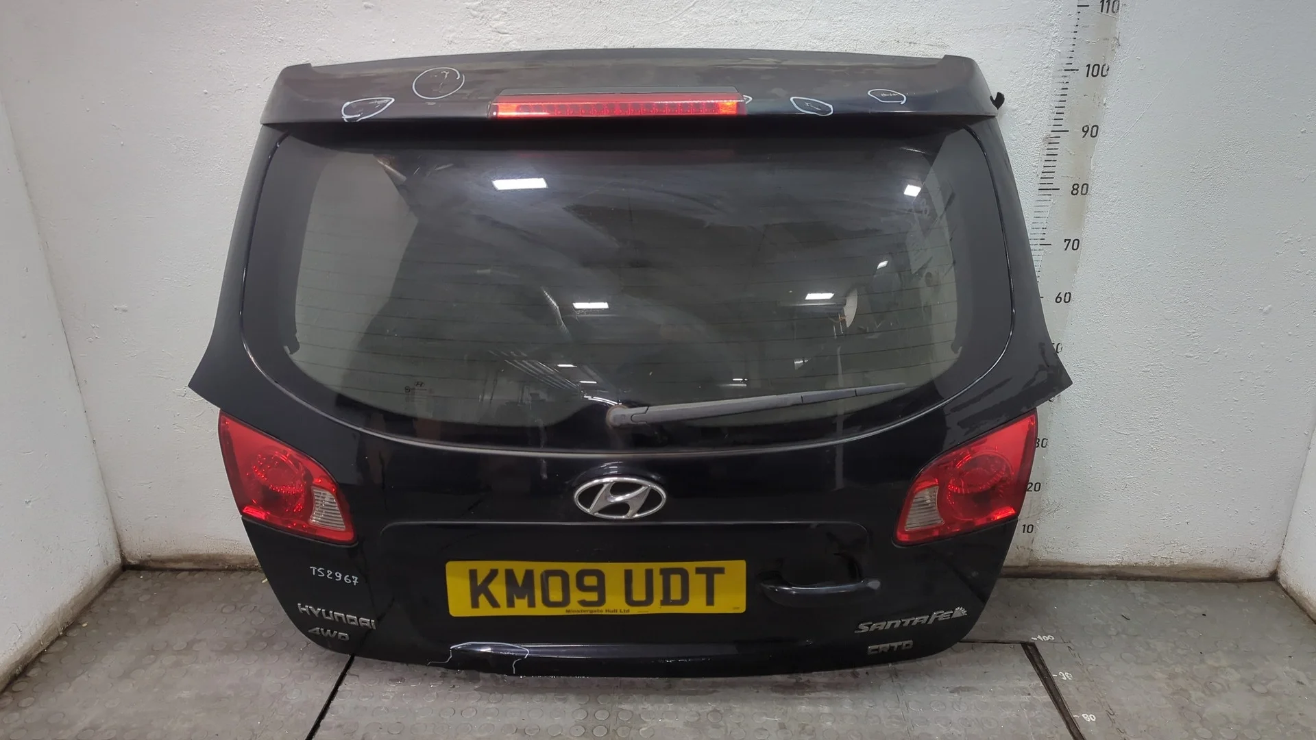 Крышка (дверь) багажника Hyundai Santa Fe 2005-2012 Джип (5-дверный) КПП 5-ст.мех 4х4 (МКПП) D4EB Дизель 2.2 л CRDi