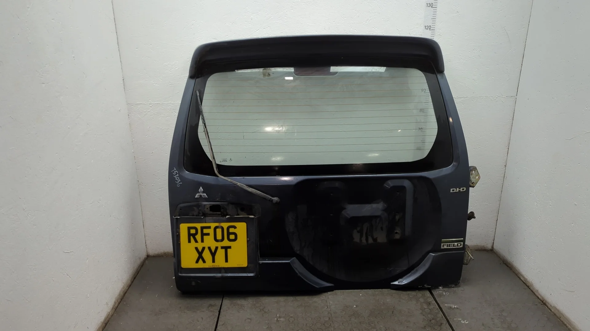 Крышка (дверь) багажника Mitsubishi Pajero / Montero 2000-2006 Джип (5-дверный) КПП 5-ст.мех 4х4 (МКПП) 4M41 Дизель 3.2 л Турбо