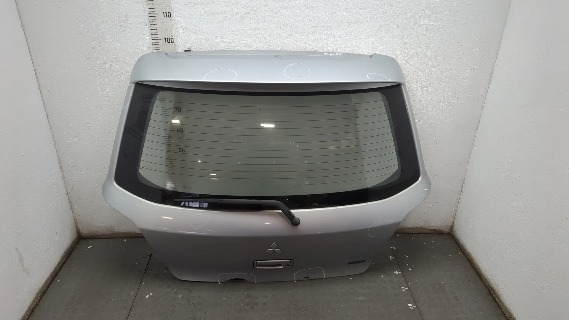 Крышка (дверь) багажника Mitsubishi Outlander 2003-2009 Джип (5-дверный) КПП автомат 4х4 (АКПП) 4G69 Бензин 2.4 л Инжектор