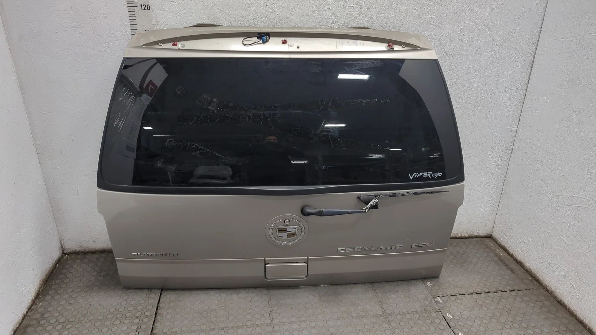 Крышка (дверь) багажника Cadillac Escalade 2 2001-2006 Джип (5-дверный) КПП автомат 4х4 (АКПП) LQ9 Бензин 6 л Инжектор