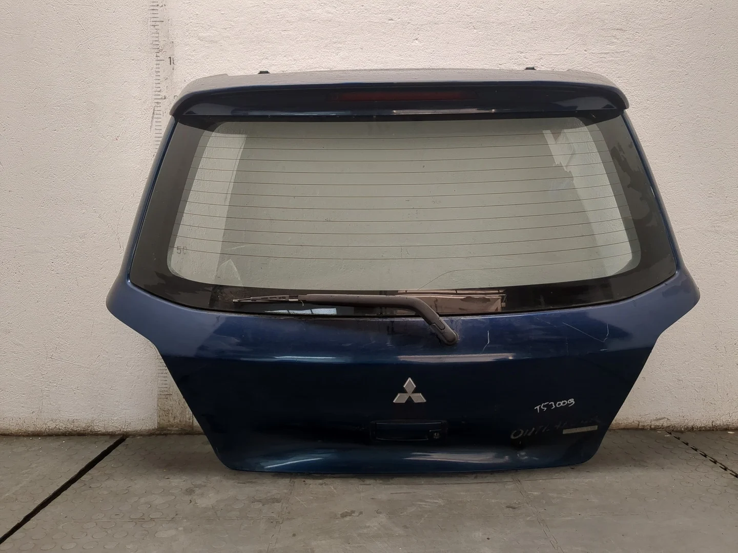 Крышка (дверь) багажника Mitsubishi Outlander 2003-2009 Джип (5-дверный) КПП автомат 4х4 (АКПП) 4G69 Бензин 2.4 л Инжектор