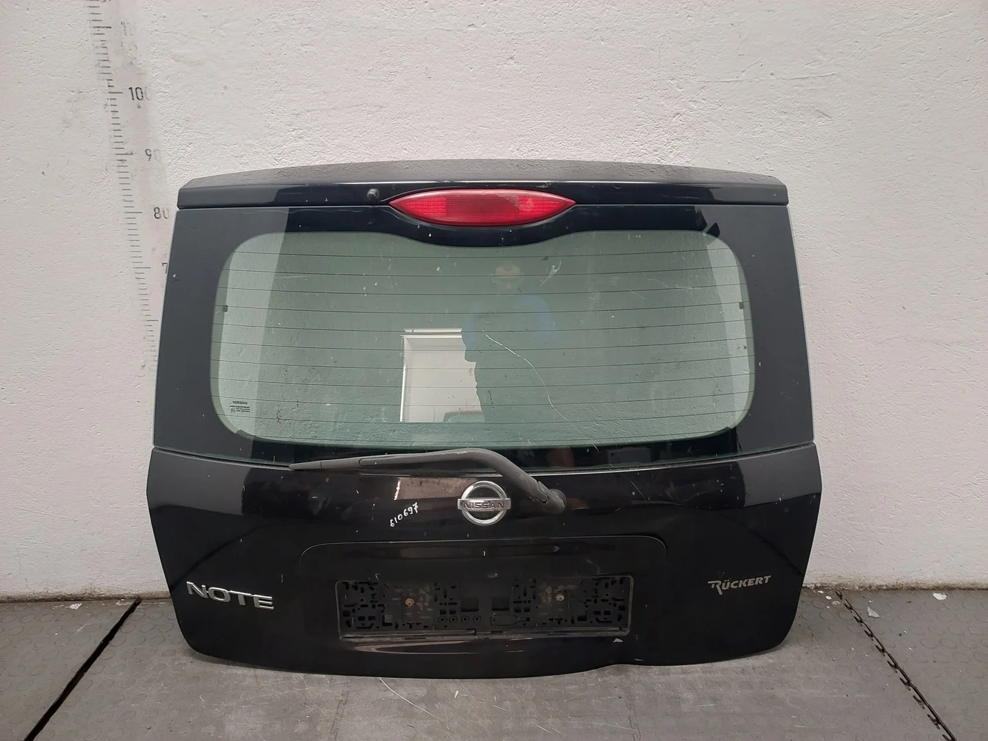 Крышка (дверь) багажника Nissan Note E11 2005-2013 Минивэн КПП 5-ст.мех.(МКПП) CR14DE Бензин 1.4 л Инжектор