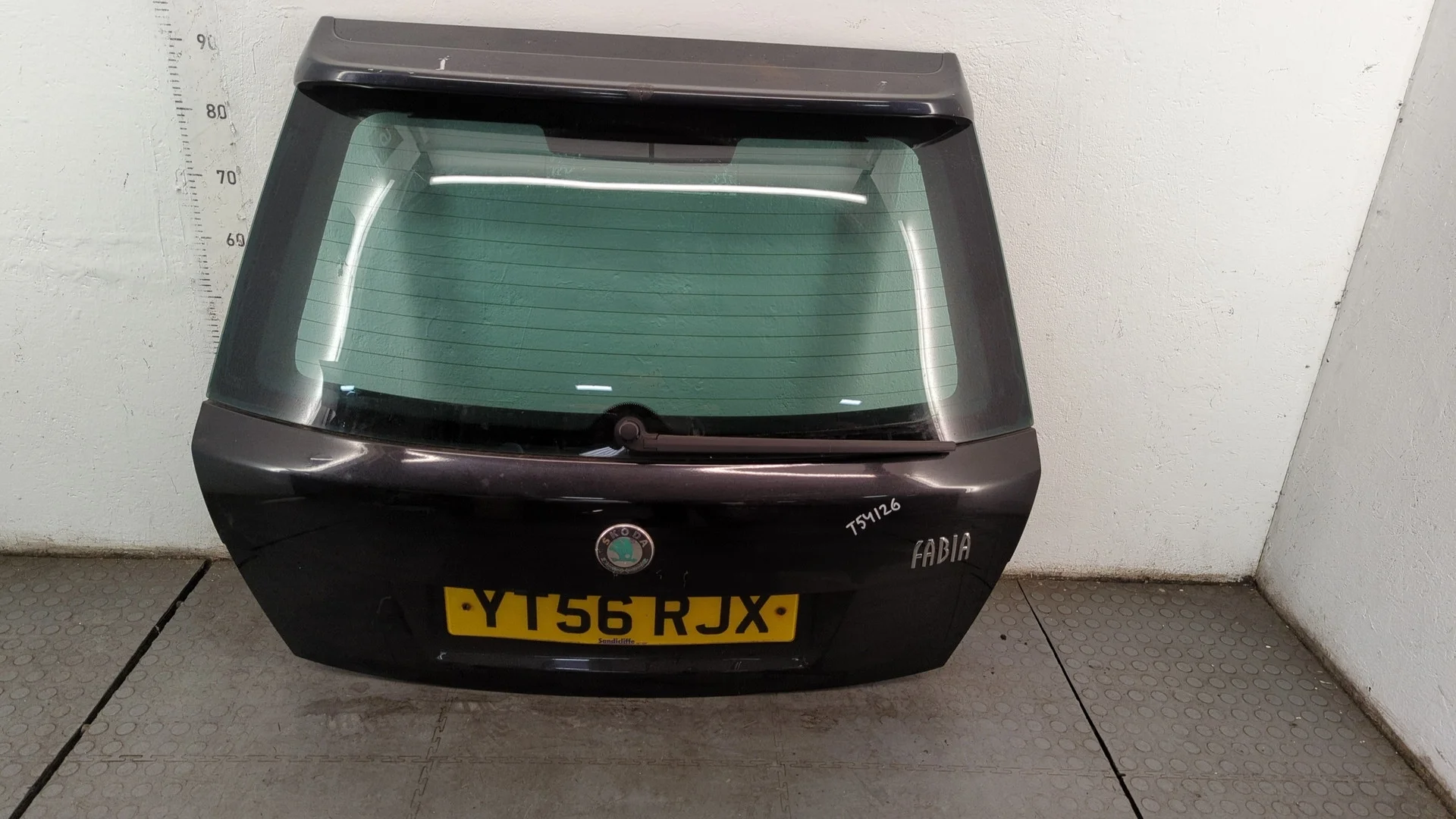 Крышка (дверь) багажника Skoda Fabia 1999-2007 Хэтчбэк 5 дв. КПП 5-ст.мех.(МКПП) BME Бензин 1.2 л Инжектор