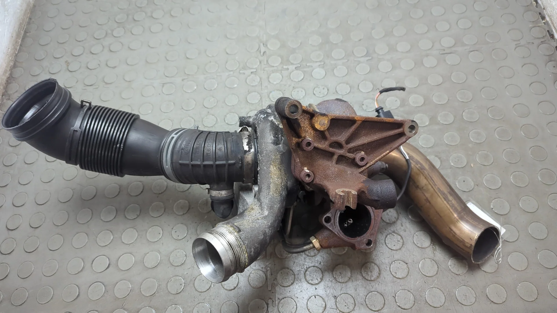 Турбина Volkswagen Phaeton 2002-2010 Седан КПП автомат 4х4 (АКПП) BMK Дизель 3 л TDI