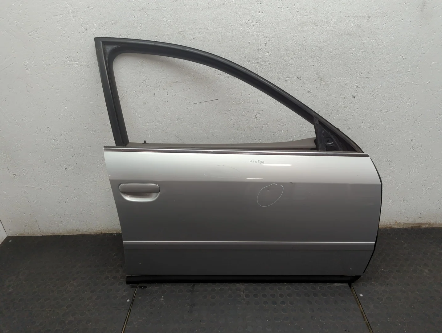 Дверь боковая (легковая) Audi A6 (C5) 1997-2005 Седан КПП вариатор BDV Бензин 2.4 л Инжектор