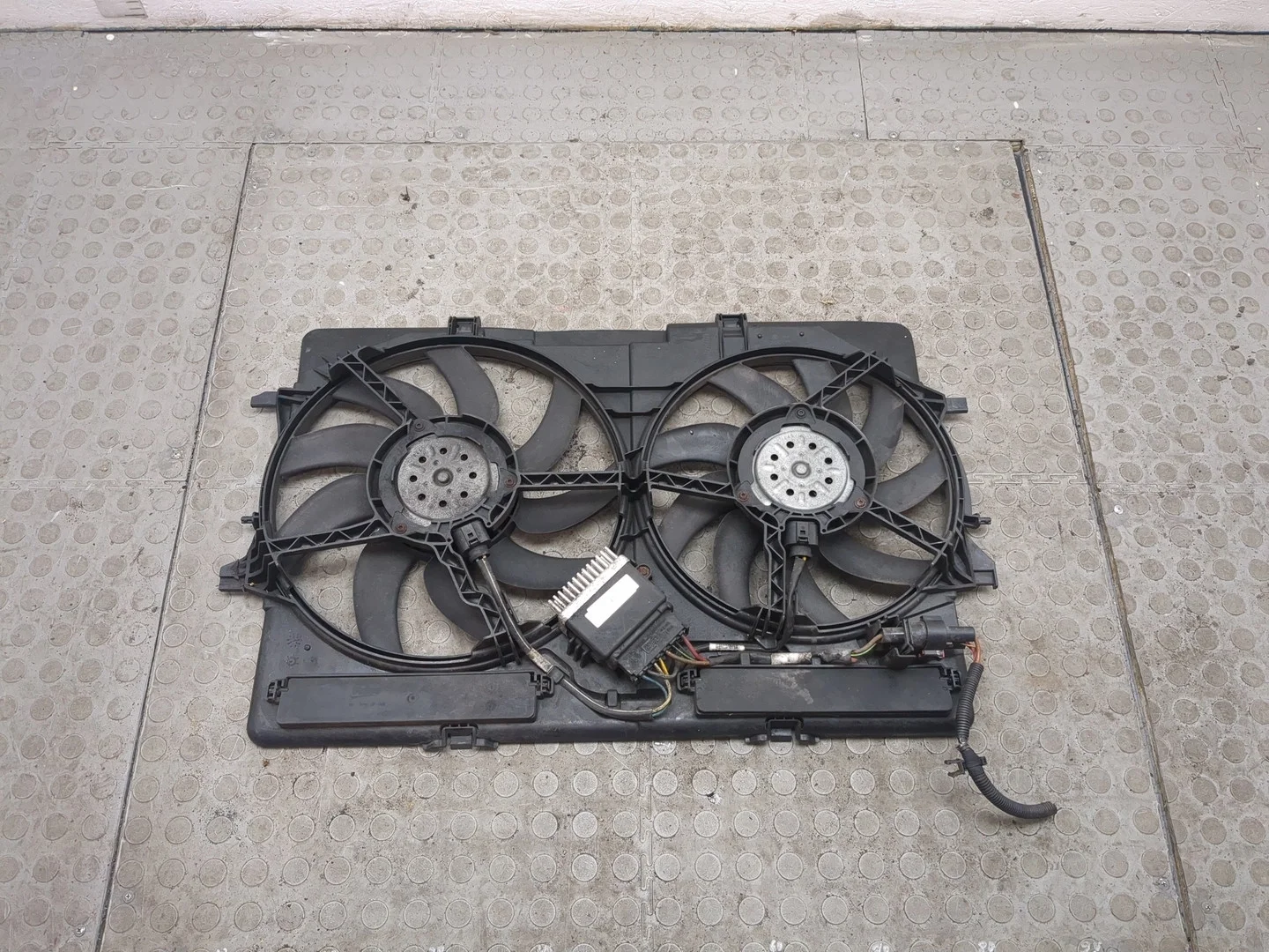 Вентилятор радиатора Audi A5 (8T) 2007-2016 Хэтчбэк 5 дв. КПП автомат 4х4 (АКПП) CNHA Дизель 2 л TDI