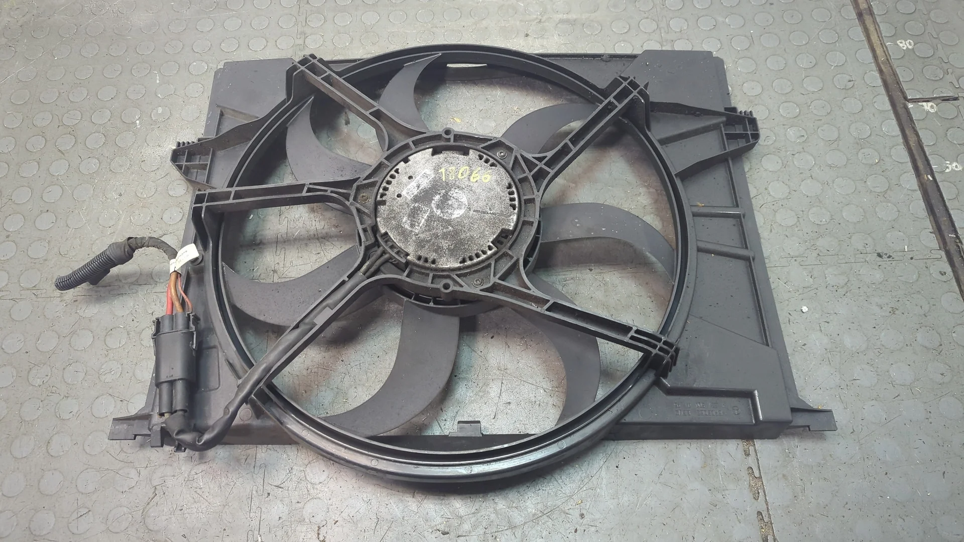 Вентилятор радиатора Mercedes-Benz S-Class W221 2005-2013 Седан КПП автомат 4х4 (АКПП) M273.968 Бензин 5.5 л Инжектор