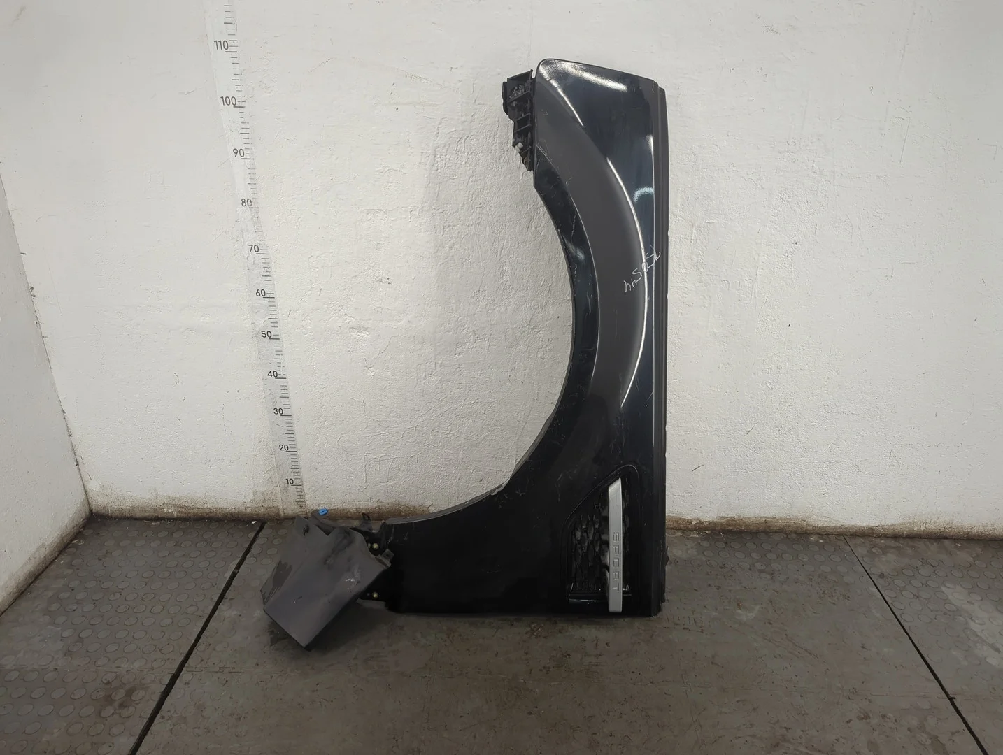 Крыло Land Rover Range Rover Sport 2005-2013 Джип (5-дверный) КПП автомат 4х4 (АКПП) 306DT Дизель 3 л Турбо